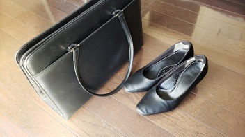 就活の面接で使えるA4書類が入る黒のシンプルなトートバッグ